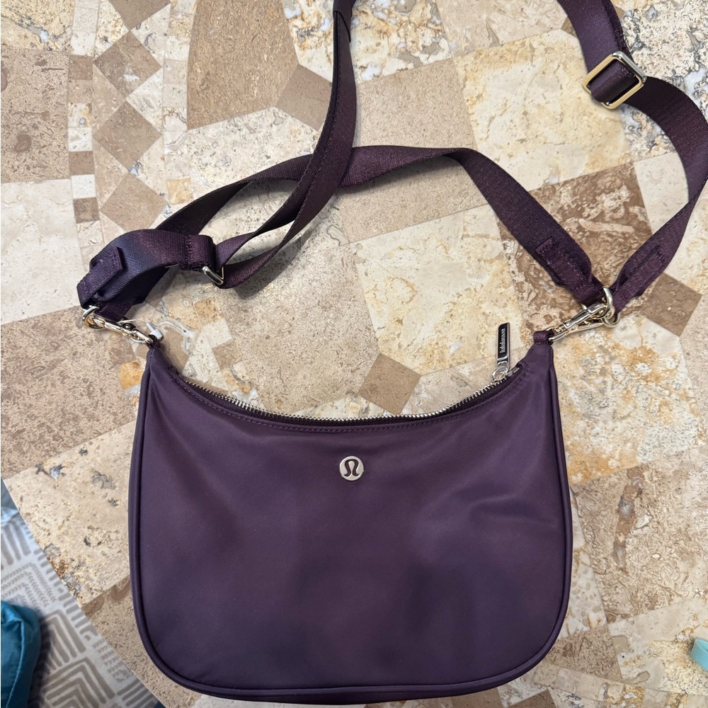 lululemon city essentials small shoulder bag 3L